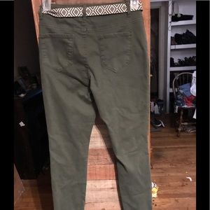 Tru olive green capris with matching belt.